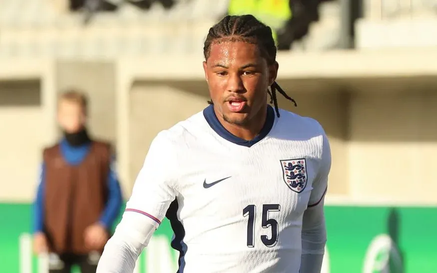 lol竞猜-电讯报独家：曼联阿森纳切尔西争夺富勒姆18岁中卫阿米萨