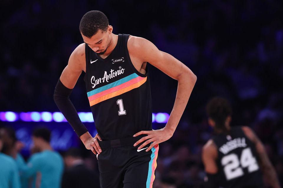 lol投注-11连胜终结，文班空砍25+13+4帽！4点证明马刺这场硬碰硬输得不冤