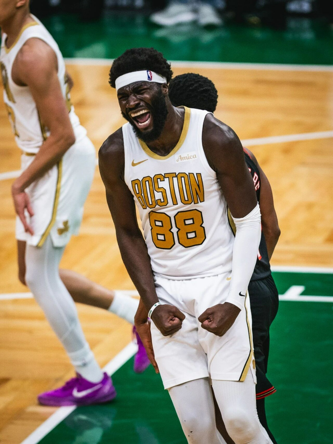 s15外围-大爆发！单场轰下27+17打爆76人，这可是二轮秀，不愧是绿军啊