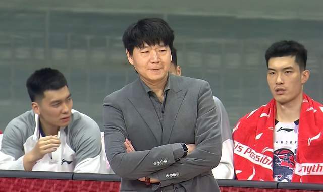 lol竞猜-1人正常，10人低迷，山东男篮客场爆冷真不冤，邱彪休赛期在干啥