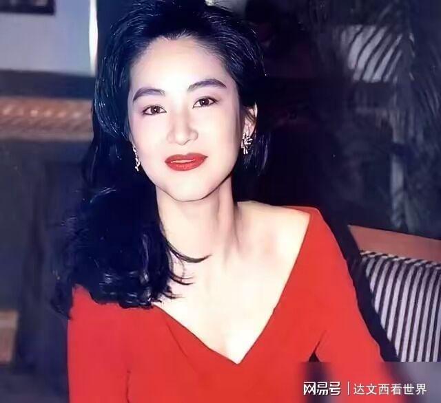 s15投注-林青霞亲口爆料：当年我全裸给他看，他却吓得扭头就跑！